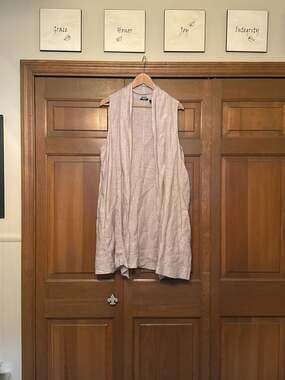 Tahari Women's Size L 100% Linen Sleeveless Open Front Draped Vest with Pockets